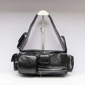 Designer väskor multifunktionell ficka ryggsäck stor kapacitet KUSA Motorcykel Underarm Bag Womens äkta läder 4326