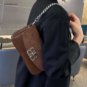 Diagonal Bag Designer Brand Womens b Family Chain Underarm Bag One Shoulder Crossbody High Quality Leather