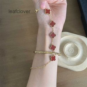 Designer Jewelrys Cleef Four Van Clover Bracelet Leaf Jewelry 4 Clef Women Charm Bangle Double Sided Flowers Grass Seashells Titanium Steel New Five Flower