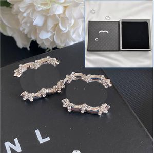 Boutique Diamond Earrings Luxury Silver Plated örhängen Märkesdesigner Charmiga kvinnors örhängen Romantisk kärlek födelsedag