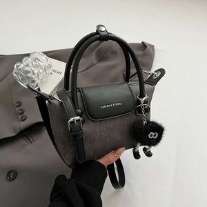 Handla crossbody väska billig exportversion nisch deign enkel axel handväska kvinnor 2024 ny trend och avancerad känsla liten dumplingi6xp