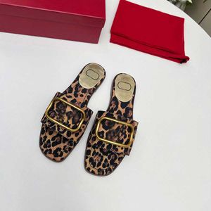 Beach slippers Classic Flat heel Summer Lazy Designer shoe fashion Leopard Big Head flops leather lady Slides women shoes Hotel Bath Ladies sexy Sandals Large