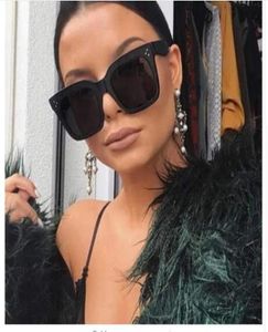 2019 Kim Kardashian Güneş Gözlüğü Lady Düz Top Gözlük Lunette Femme Kadın Lüks Markalı Güneş Gözlüğü Kadın Perçin Güneş Glasse UV4006976215