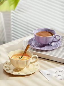 Чашки блюдцы французская ретро-кофейная чашка и тарелка, установленные высококачественными изысканные десертные тарелки с водяными десертами Домашние дневные чая посуда