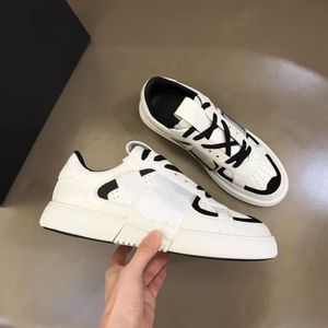 2024 Neue Modedesignerin weiße schwarze Schnürsenkel Casual Schuhe für Männer und Frauen atmungsaktiv bequem vielseitig flacher Basis Casual Shoes DD0320H 38-44 3