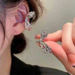 Ear Cuff Ear Cuff Butterfly Ear Clip Hot selling Hip Hop Rock Style Womens Earrings Personalized Earbone Clip Wholesale Small Moth Wing Design Y240326