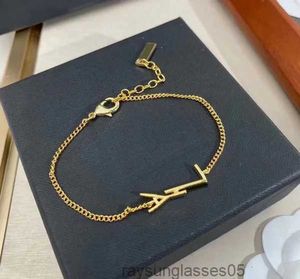 Original Designer Girls Women Letter Armband Elegant Love 18K Gold Bangles Y Charm Armband SMEEXKE LADY Party M2U9Q