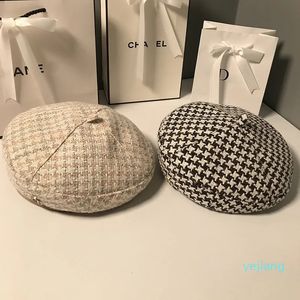 Beanieskull bonés chapéus para mulheres outono e inverno algodão boina feminina plana quente protetor solar moda ageredutor boné