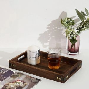 木製の木製の木製の皿板のフルーツスナックコーヒー朝食レトロテーブル素朴なボードケーキを提供するティートレイトレイトレイ