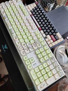 F108 Verkabelte mechanische Tastatur RGB-Beleuchtung Mahjong-Sound Mädchen niedlich YG108 Drei-Modus-Büro-Moa-Tastenkappe