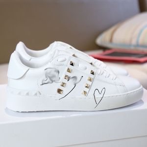 2024 Modedesigner Runway White Gold Nail Leather Casual Shoes For Men and Women bekväma tryck mångsidiga casualskor DD0320H 35-44 4