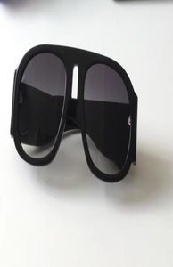 0152 Popüler Güneş Gözlüğü Kadınlar Yuvarlak Yaz Stili Dikdörtgen Tam Oval Çerçeve En Kalite UV Koruma Paket Moda1695719