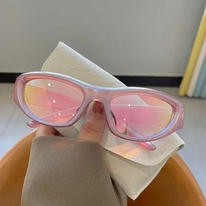 Nya Y2K Sports Punk Solglasögon för kvinnor Brand Designer Oval Goggles For Men Luxury Solglasögon UV400 Colorful Mirror Fashionable Glasses 240326