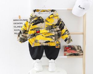 キッドボーイの服カモフラージュベビースーツフード付き迷彩トップパンツスポーツチャイルドキッズアウトウェア新生児のためのベビーギフトグリーンCY200159157056