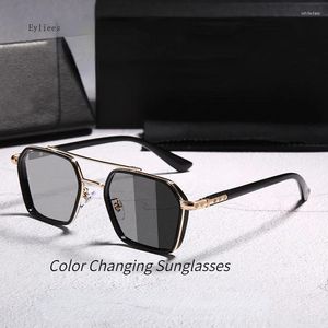 Солнцезащитные очки 2024 Мужские квадратные маленькие оправы Мужские меняющие цвет модные уличные очки для вождения UV400