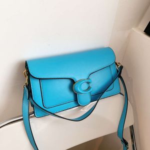 Butikens grossistdesigner väskor Family Bag Womens 2024 Ny version Crossbody Single Shoulder Handbag Fashion Trend