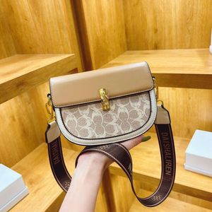 the Store Exports Designer-Taschen Großhandel High-End-Handtasche für Frauen im Jahr 2024 Neuer Trend Koreanische Version Vielseitige Umhängetasche mit einer Schulter Modischer Sattel