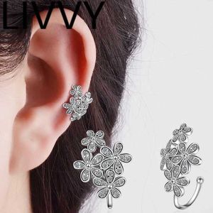 Ear Cuff Ear Cuff Livvy Silver Flower Ear Clip Brincos Geométricos Adequados para Mulheres Sem Earholes Moda Única Luxo Elegante Jóias Presente Y240326