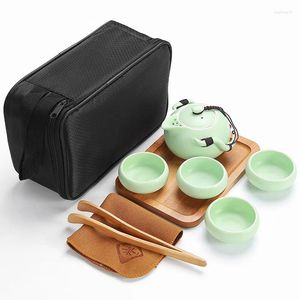 Set da tè Dingyao Celadon Swan Kettle Set da tè in ceramica Una teiera Quattro tazze da viaggio