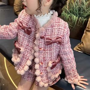 Adorabile design con pompon per neonata Cappotto e pantaloncini in tweed Morbido caldo Autunno Inverno Abbigliamento per bambini Set Abiti per adolescenti per 2-7 anni 240323