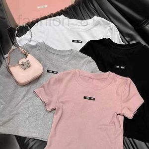 Kvinnors stickor Tees Designer 24 Spring New European Slim Fit Round Neck Kort ärm T-shirt med axelbotten High End Top Women's Fashion U7V0