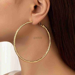 Brincos de anel de metal geométrico Hoop Huggie usados para mulheres, joias, presentes, serviços de carro, brincos redondos, moda exótica, brincos de declaração 24326