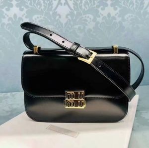 Bolsa de bolsa de moda ombro de luxo de designer preto bolsa de couro Pochette Flap Bolsa Bolsa Mulher Crossbody Trave