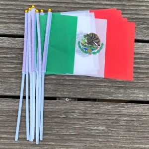 Tillbehör xvggdg 14 * 21 cm Mexico Handvåg flaggar 100 st / påse med plaststång Mexiko banner