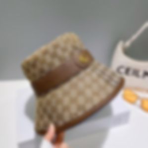 Luxurys 2024 estate moda tempo libero designer Bucket Hat Cap senso avanzato pieno di semplici sfumature da pescatore per uomo e donna 6 colori buoni