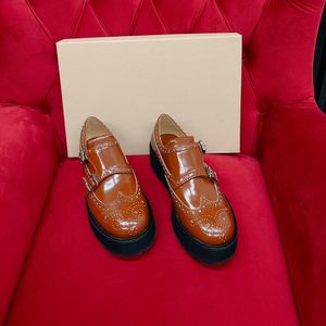 Vintage-Lederschuhe für Damen, luxuriöse Plateauschuhe im britischen Stil, High-End-Lederabsatz, runde Zehenpartie, schwarze Designer-Loaferschuhe aus Lackleder mit Komplettpaket