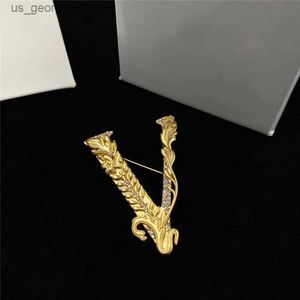 Pins Brooches Designer Brooch Pins for Womens Gold Brooches Mens Golden S Pin Broche Delicate Broches Dress Letter Diamond Jewelry Gift with box 238166D Y240327