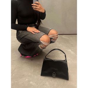 Bolsa de ombro marca desconto feminina nova popular na mesma motocicleta moda ampulheta em forma de bolsa de ombro para