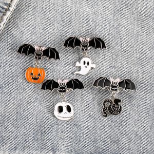 Halloween assustador morcego fantasma noite natal broche bonito anime filmes jogos duro esmalte pinos coletar desenhos animados broche mochila chapéu saco colar lapela emblemas