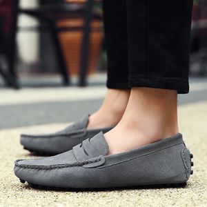 الرجال غير الرسميين أحذية Espadrilles ثلاثية أسود أبيض بني نبيذ حمراء البحرية Khaki رجال من جلد الغزال أحذية رياضية جلدية تنزلق على قارب حذاء في الهواء الطلق شقة القيادة المشي 38-52 A100