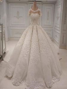 Designer Wedding Dresses Elegant Long Gorgeous Dubai Arabia Ball Gown Lace Appliques Crystal Beads Short Sleeves Bridal Gowns Wedd9210339