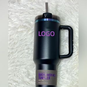 1:1 Logo Black Chroma Tumblers Winter PINK Shimmery EDIÇÃO LIMITADA Copos de 40 onças Canecas de 40 onças com tampa de canudo Garrafa de água de cerveja de grande capacidade Presente de dia dos namorados Pink Parade