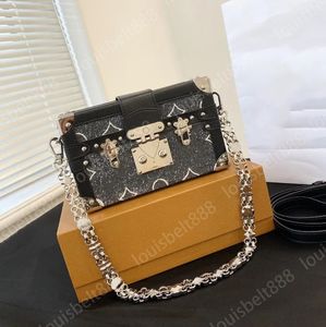 24SS Nytt mode lyx klassiska kvinnors lyxdesigner Hardbox Bag Chain Bag Women's Handbag axelväskor Underarmsäckar Crossbody Purse Vintage Exquisite 19cm