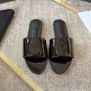 Tasarımcı moda yaz ayakkabıları sandal plaj terlikleri sihirli bant kadın düz sandal slaytlar kapalı açık slayt terlik platformu kadın ayakkabıları kutu dd0101s