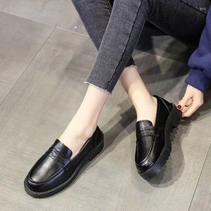 Sapatos casuais Couro sólido Mulher Oxford para mulheres escorrega na plataforma salto de dedão de dedos de ponta