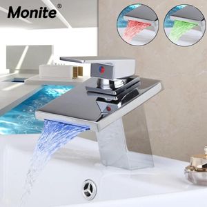 Torneiras de pia do banheiro Monite Soild Latão Cachoeira Torneira LED Light Deck Montado Chrome Vanity Mixer Tap Water Power