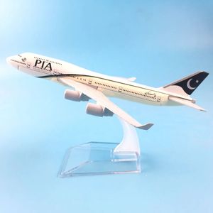16cm Metal Alloy Plane Model Air Pakistan PIA B747 Airways Aircraft Boeing 747 400 Airlines Airplane w Stand Gift 240319