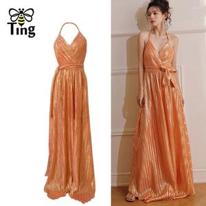 Casual Dresses Tingfly 2024 Designer Högkvalitativ Golden Color Pleated Maxi Long Party Night Dress Sexig Evening Summer