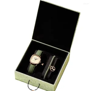 Armbandsur Robins tittar på kvinnors födelsedagspresent lyx nisch liten grön klocka.