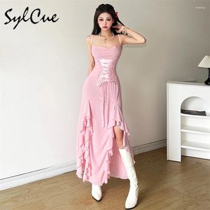 カジュアルドレスSylcue 2024 Spring Korean Pink Sweet Gently Personalizedハイストリート成熟した美しいクールな女性ロングレーススプリットスリングドレス