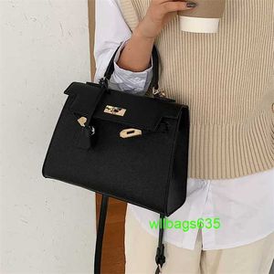 KY Tote Bags Trusted Luxury Leather Handbag Advanced Bag Womens 2024 Ny modenischstruktur Oneshoulder Messenger Bag Foreign Style Carry Have Logo HBHV