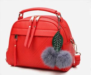 Borse a tracolla Borsa da donna alla moda Borsa tote Borsa in pelle PU con pendente a sfera in peluche Borsa hobo da donna