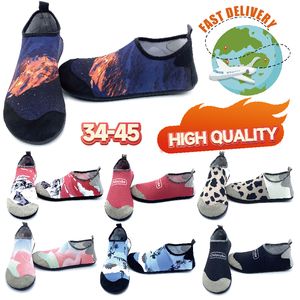 Athletic Shoes Gai Sandal Men and Women Wading Shoe Barefoot Swim Sport Water Shoe Outdoor Beachs Andal Couple Creek Shoes Size 35-46 EUR