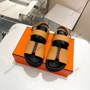 10A Designer Sandals Luksusowe damskie chodniki drzewne muły płaskie sandały szkieletowe mokasyny literowe kapcie Kapłaty Kappy letnia platforma na plaży Buty Buty