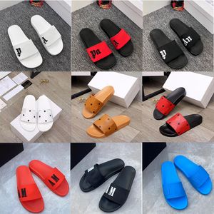 Herrens tofflor glider sommarkuddar damer scuffs klassiska bruna bilder bekväma gummisandaler designer kvinnor platt läder tryck pool strand glid flip flop