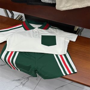 Roupas de grife infantil Roupas mais recentes da primavera Meninos Roupas de manga curta Tops de pólo +calça de tira 2pcs Conjunto de roupas de algodão confortável